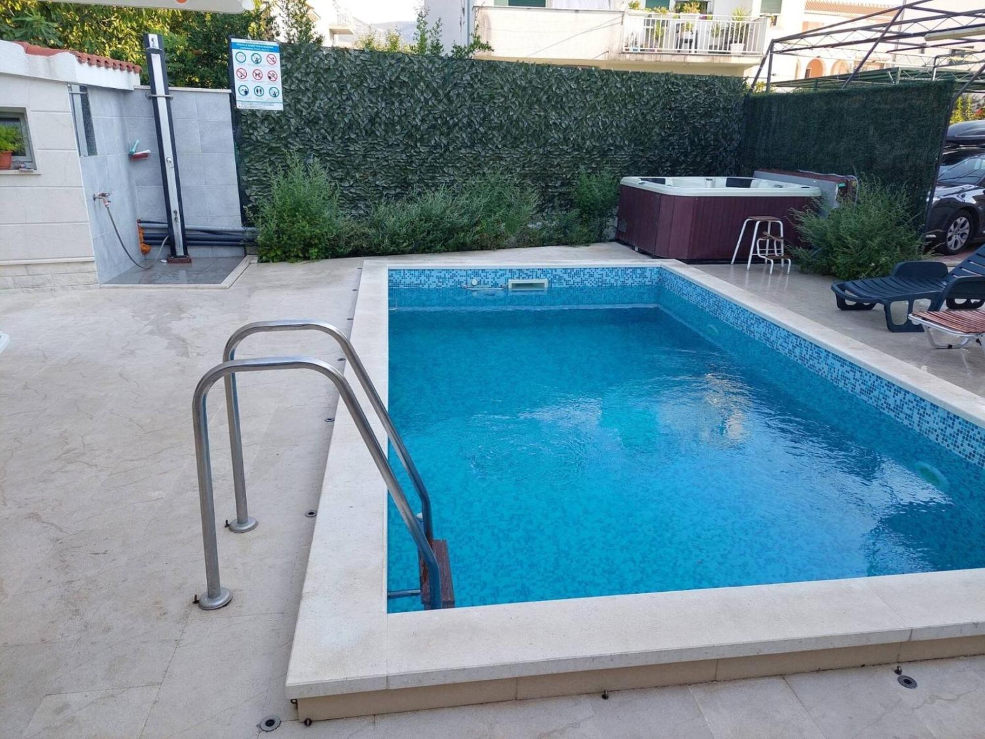 Kastel Stafilic Comfortable Apartments Kastela Exterior photo